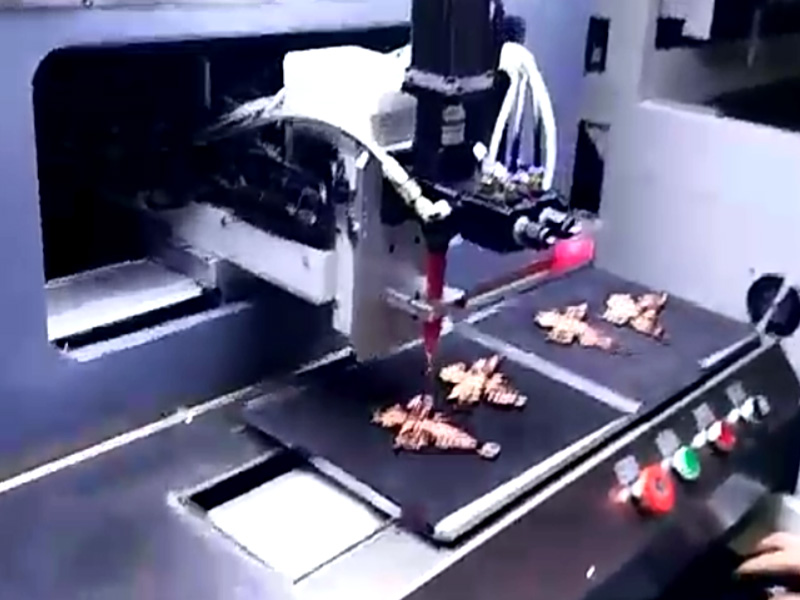 蝴蝶飾品視覺點膠點鉆機視頻